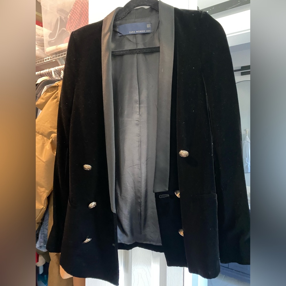 Zara Women Velvet blazer with good details & lined